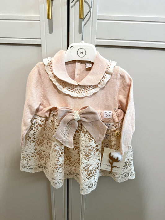 Elegantes Babykleid mit Spitzendetails🤍