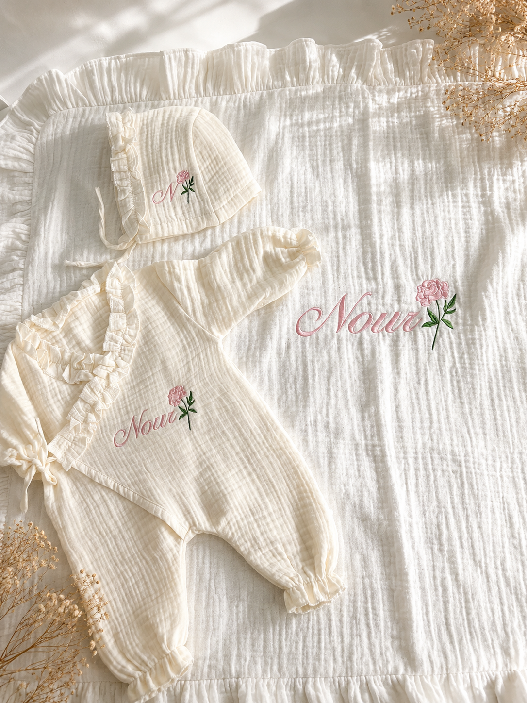 MUSSELIN - Personalisiertes  Babyset mit Blumendetail