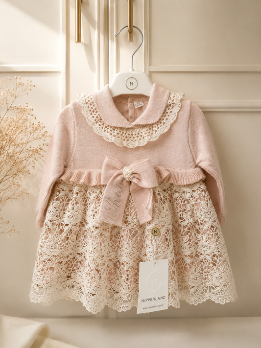 Elegantes Babykleid mit Spitzendetails🤍