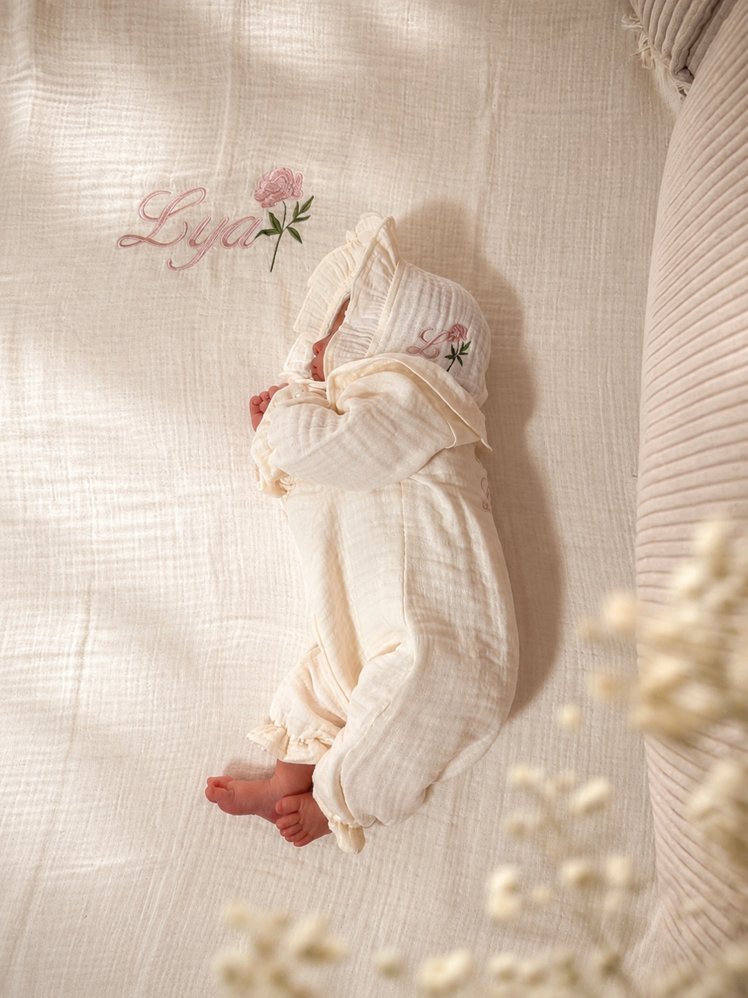 MUSSELIN - Personalisiertes  Babyset mit Blumendetail